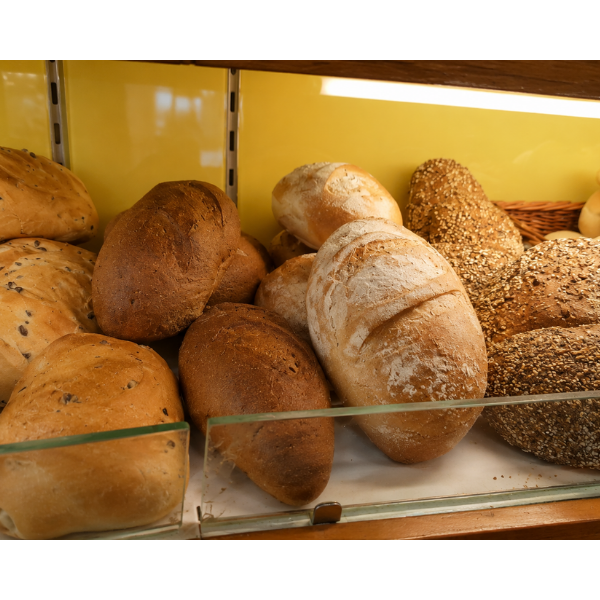 Pane di tipi diversi in vetrina