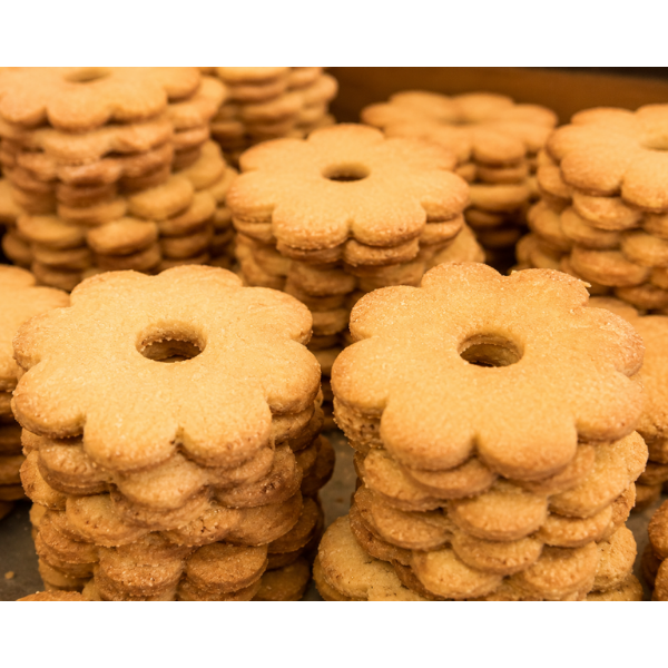 Canestrelli, biscotti a fiore con buco al centro