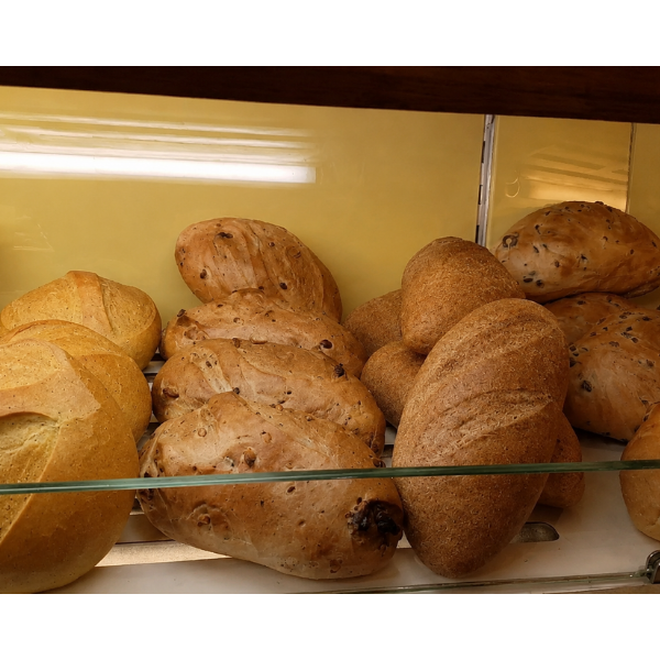 Banco del pane del Panificio Elettrico con pani vari