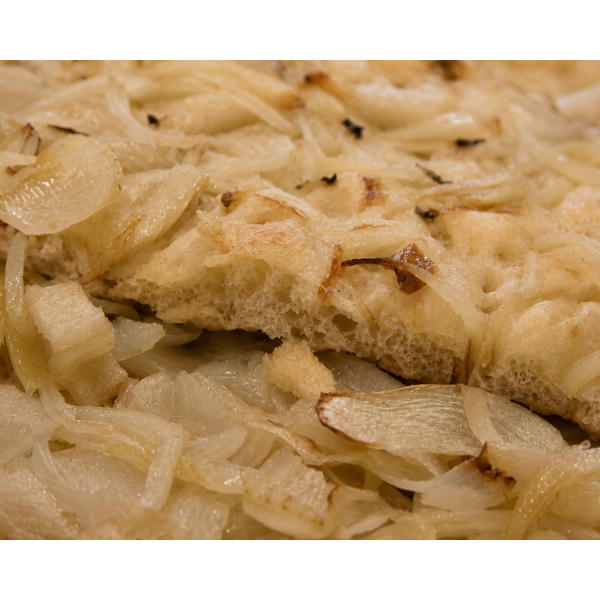 Focaccia con cipolle dorate