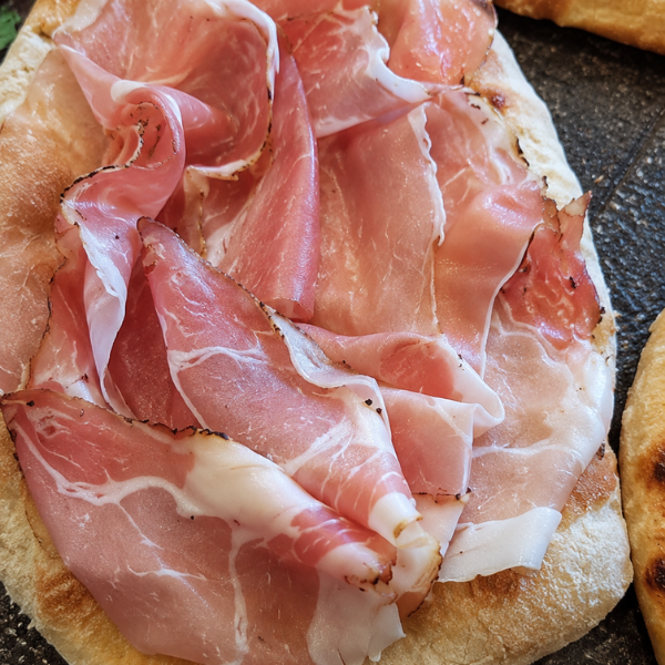 Focaccia con prosciutto crudo